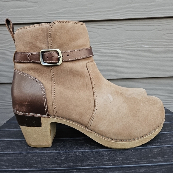 Dansko Shoes - Dansko Anya Heeled Bootie Biscotti Nubuck Leather Brown & Gold Boots Size 39